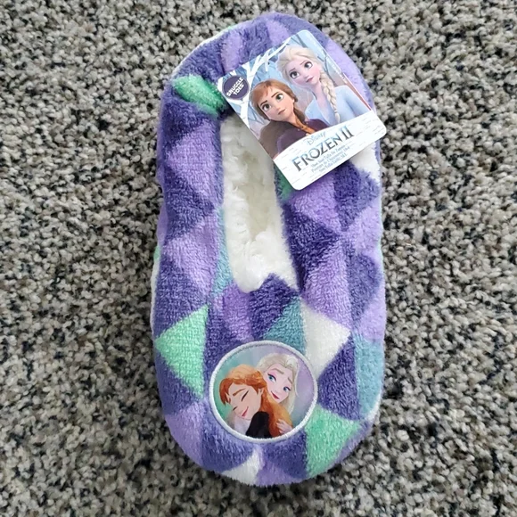 🆕️ Disney Frozen II Snuggle Toes - Picture 1 of 3